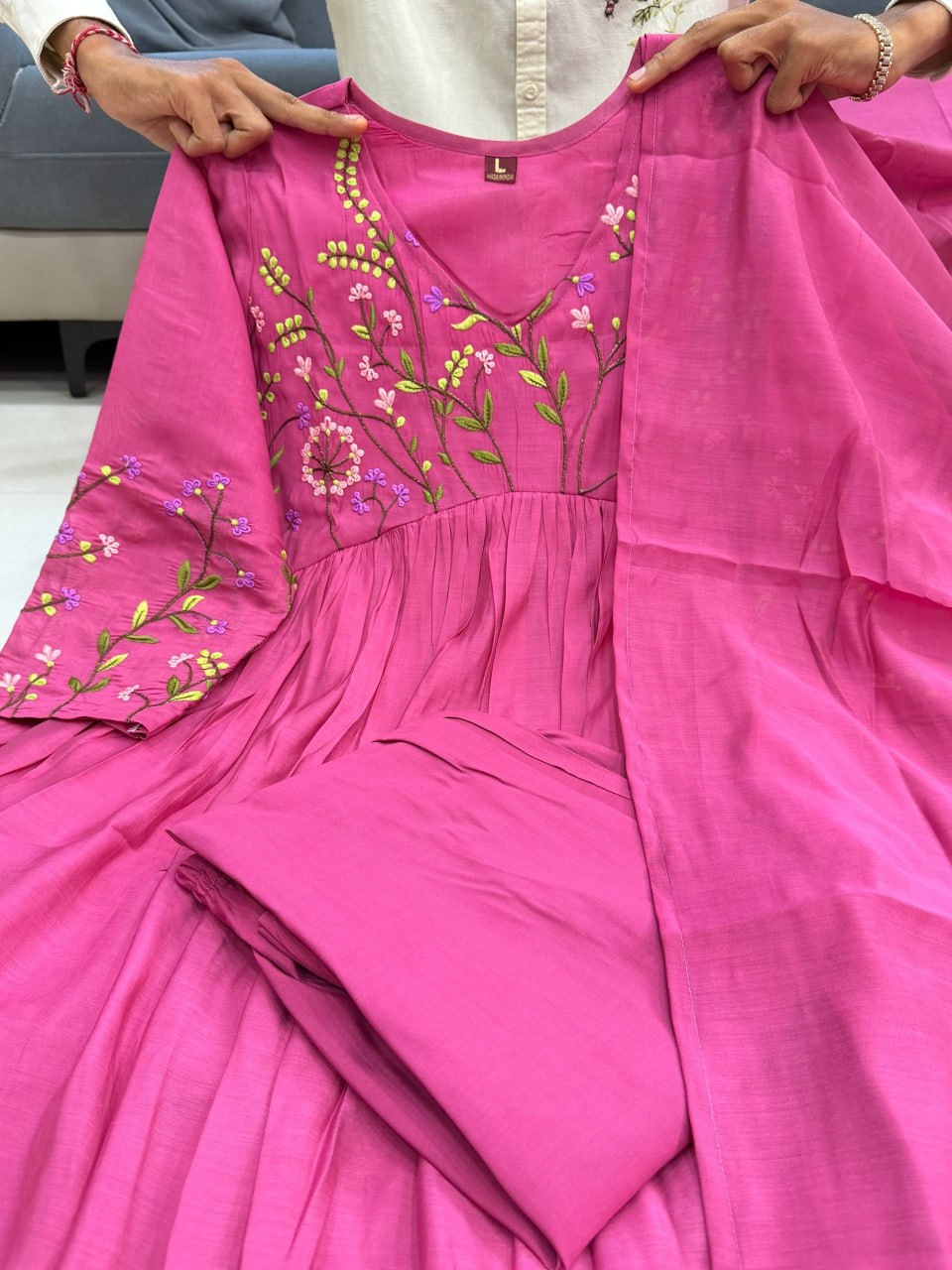 Đesigner JANHVI ethnic Wear Look Pure Banarasi Mul Chanderi Top With Pent & Dupatta Set