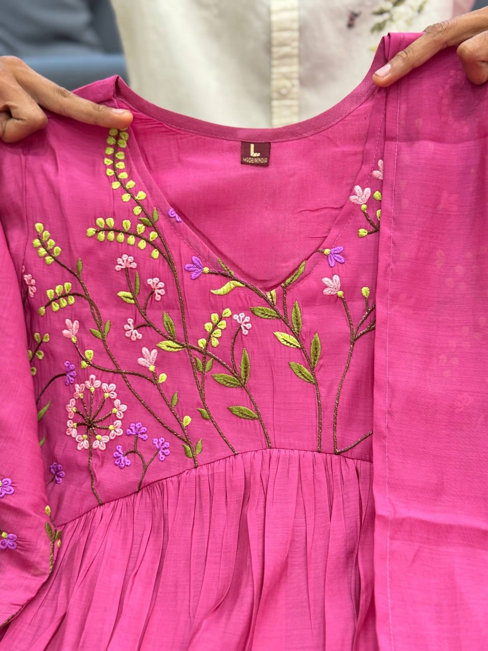 Đesigner JANHVI ethnic Wear Look Pure Banarasi Mul Chanderi Top With Pent & Dupatta Set